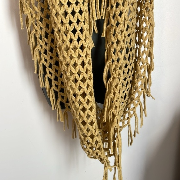 Steve Madden Open Knit Crochet Tan Camel Color Infinity Scarf with Fringe OS - Picture 3 of 12